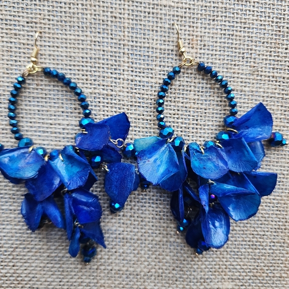 Elegant Blue Beaded Earrings - Picture 4 of 6